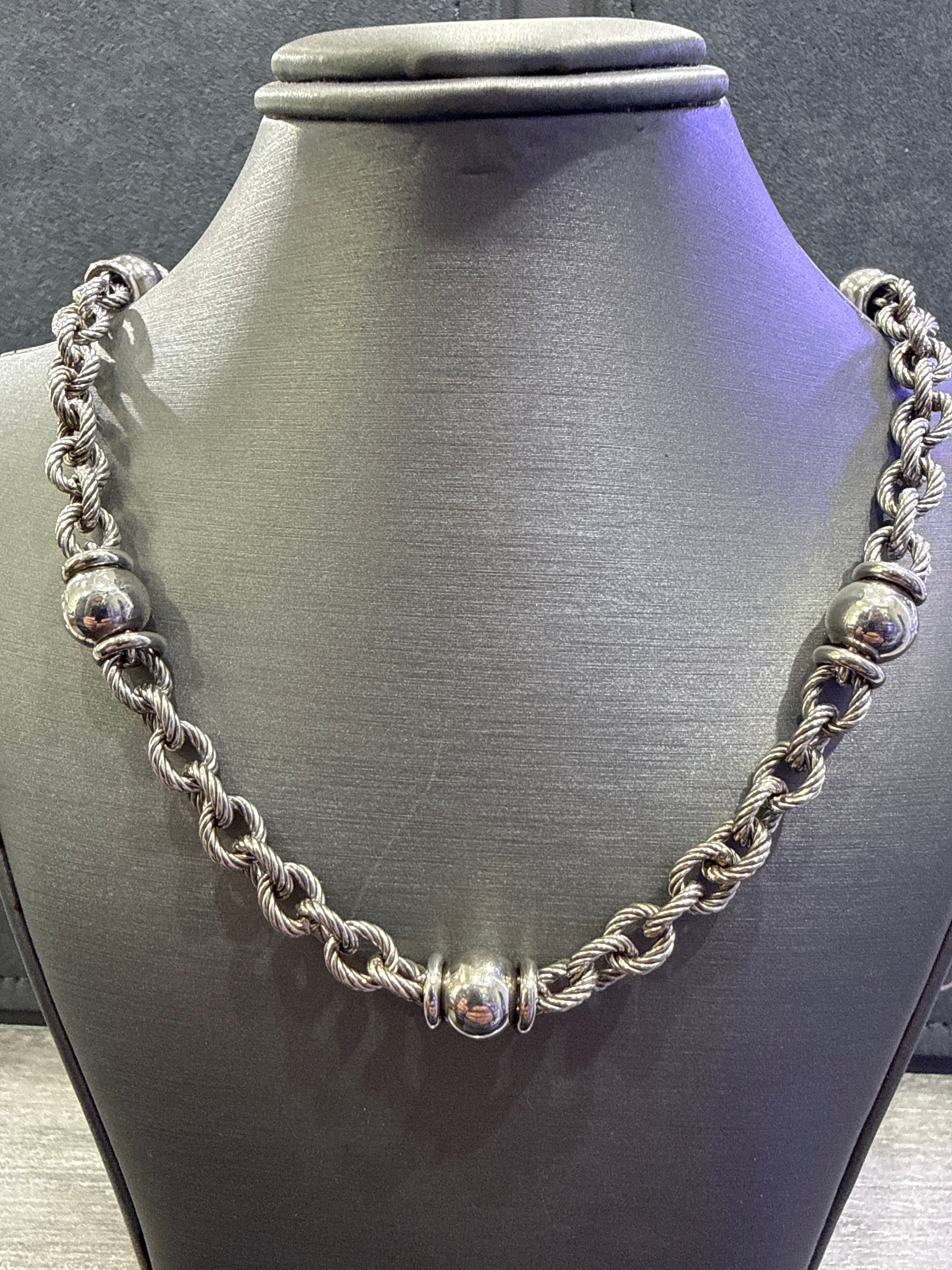 14K White Gold Ladies Twisted Cable Link Necklace With 6 Plain Balls In Section. M2690. 38.1GR. 17"