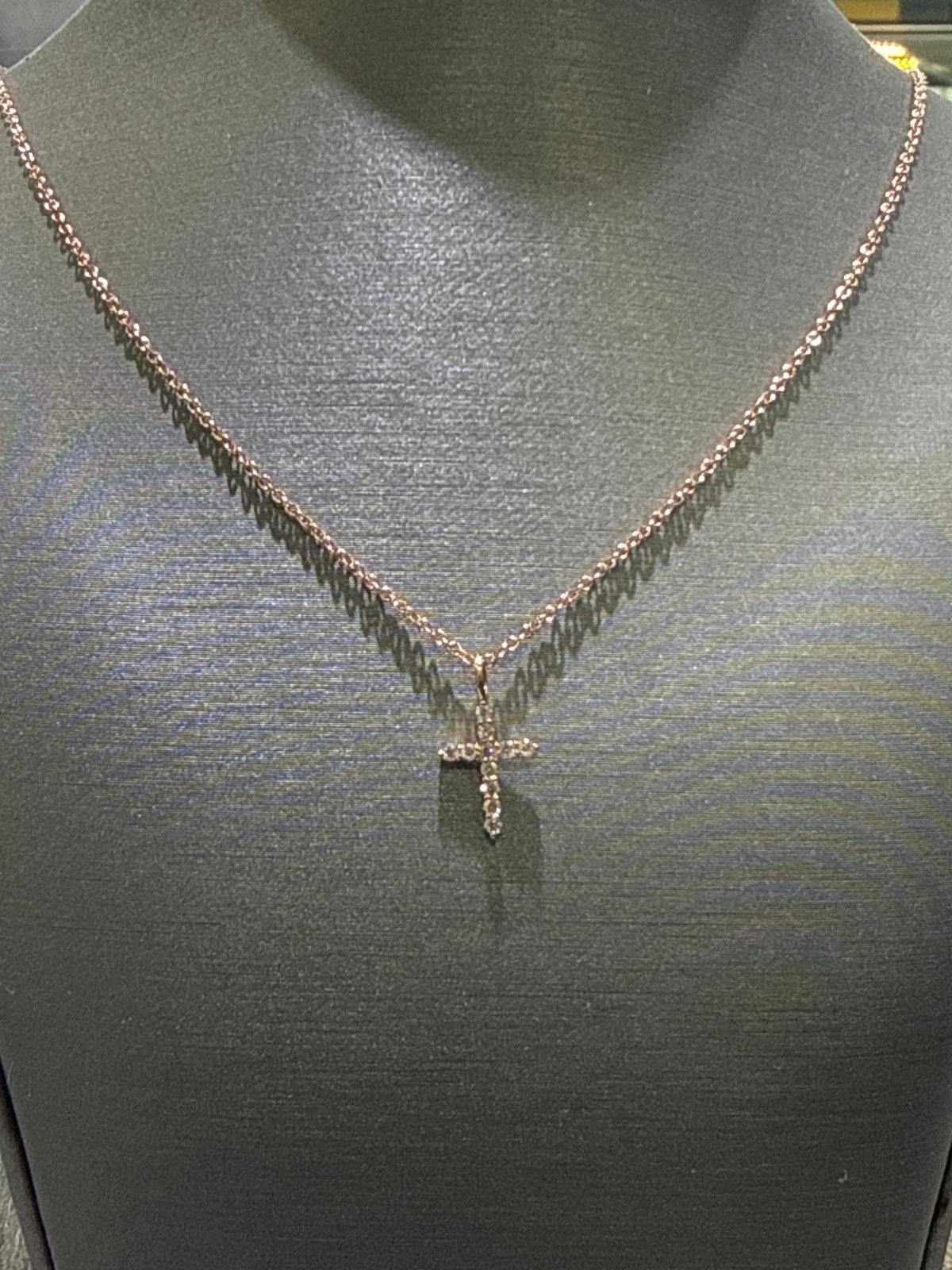 14K rose gold diamond cross pendant with natural diamonds. D=0.10Ct - G-H/VS-SI. With 15-16-17-18” cable link chain. 1.6GR
