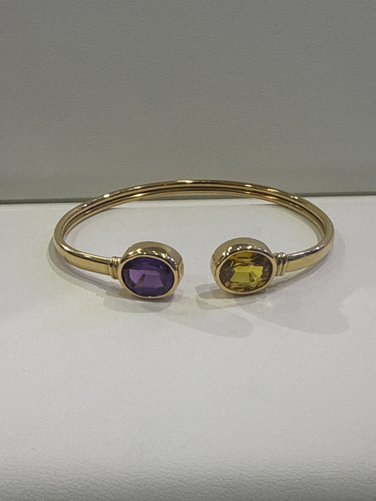 18KT Yellow Gold Ladies Bangle with synthetic Citrine & Amethyst stones- M4404 - 15.2 GR
