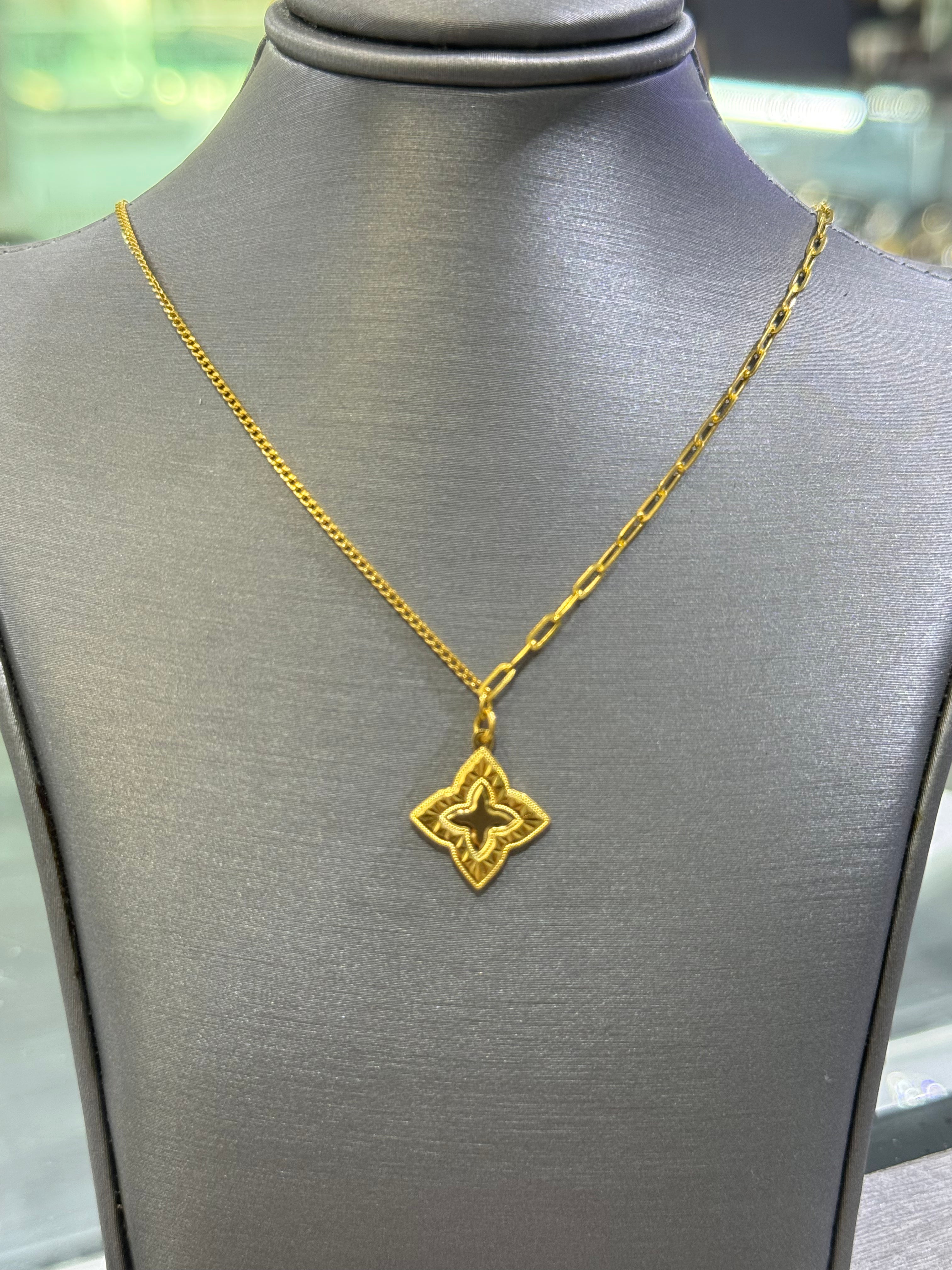 24K - 999% solid yellow gold ladies fancy style necklace. 5.93GR. 16-17-18”