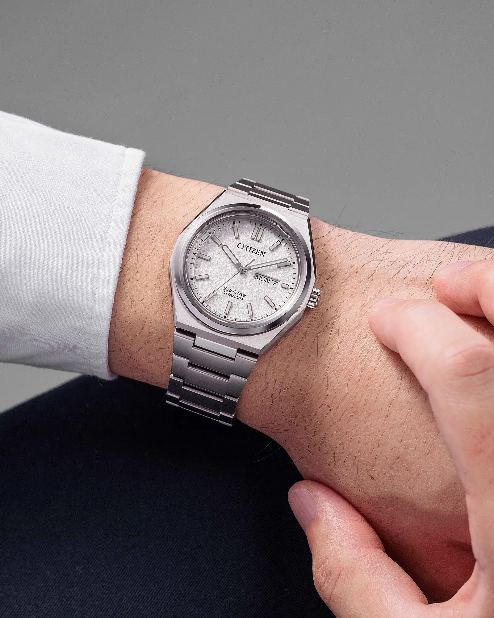 Zenshin Three-hand White Dial Super Titanium Bracelet AW0130-85A | CITIZEN