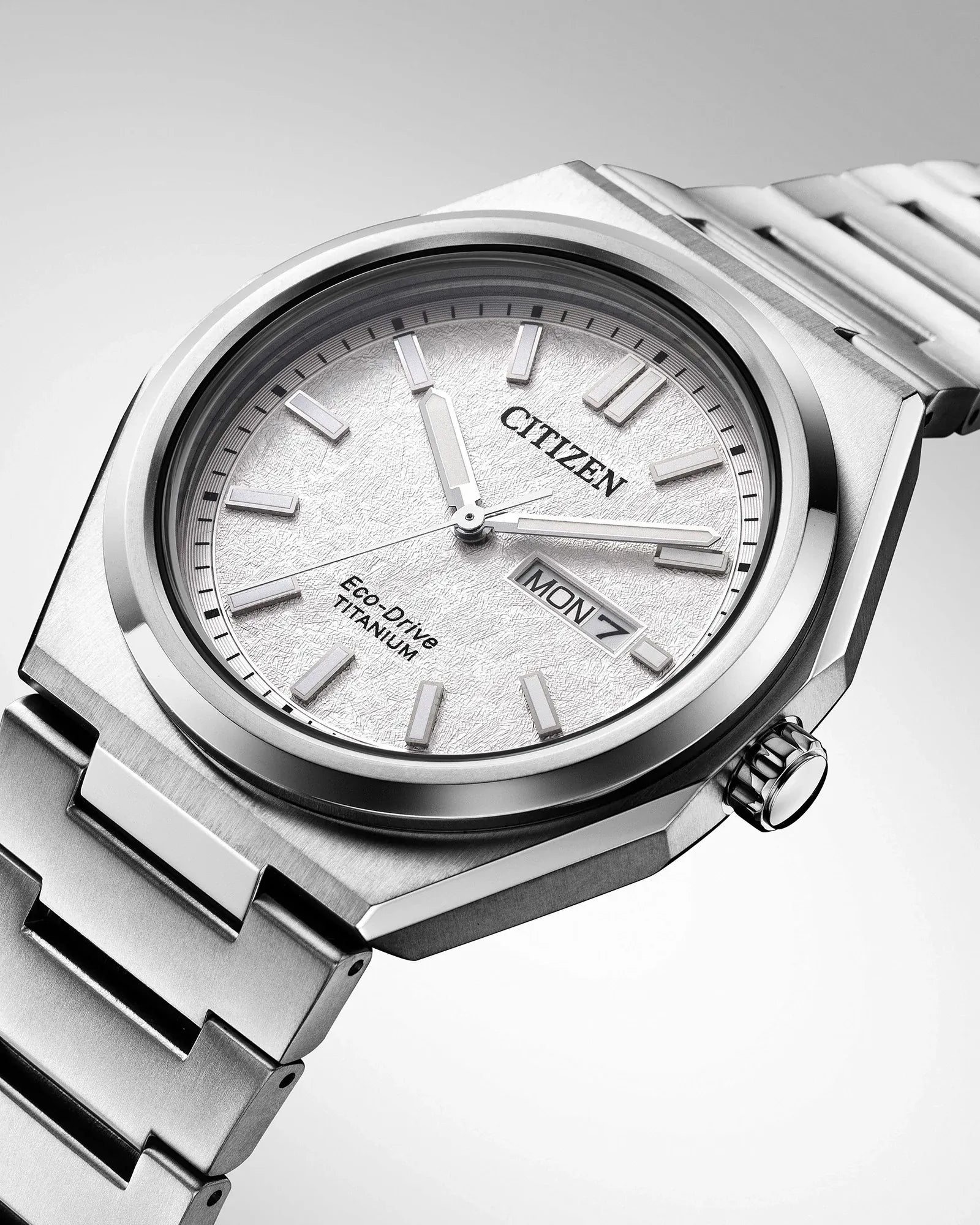 Zenshin Three-hand White Dial Super Titanium Bracelet AW0130-85A | CITIZEN